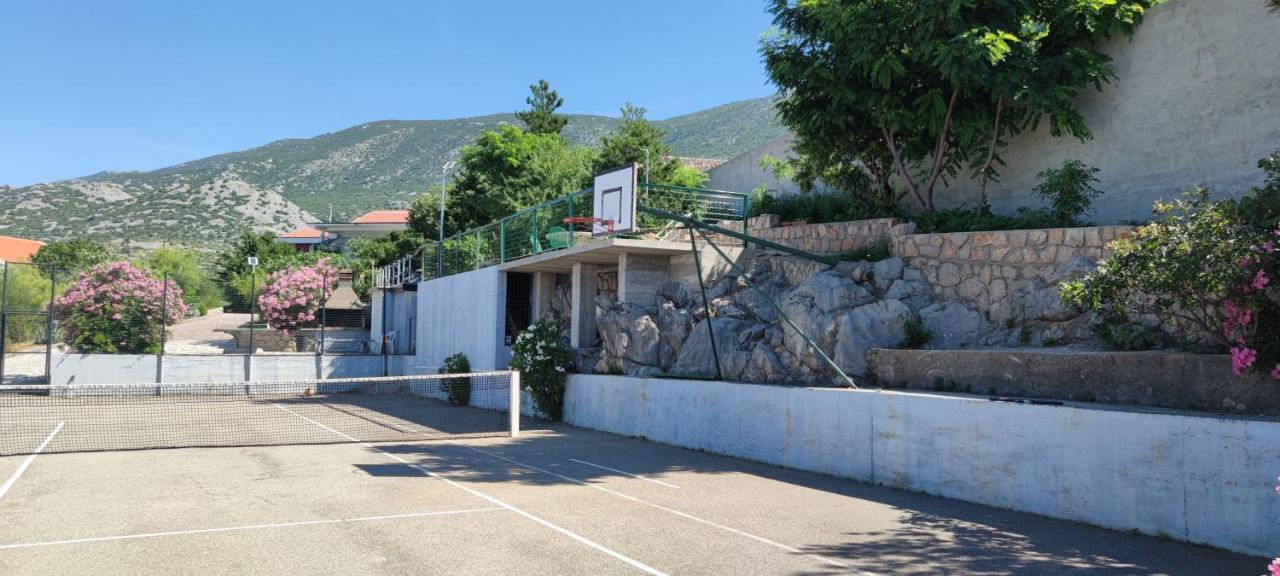 Resort Haus Toma Cesarica Eksteriør billede