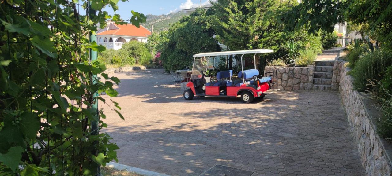 Resort Haus Toma Cesarica Eksteriør billede