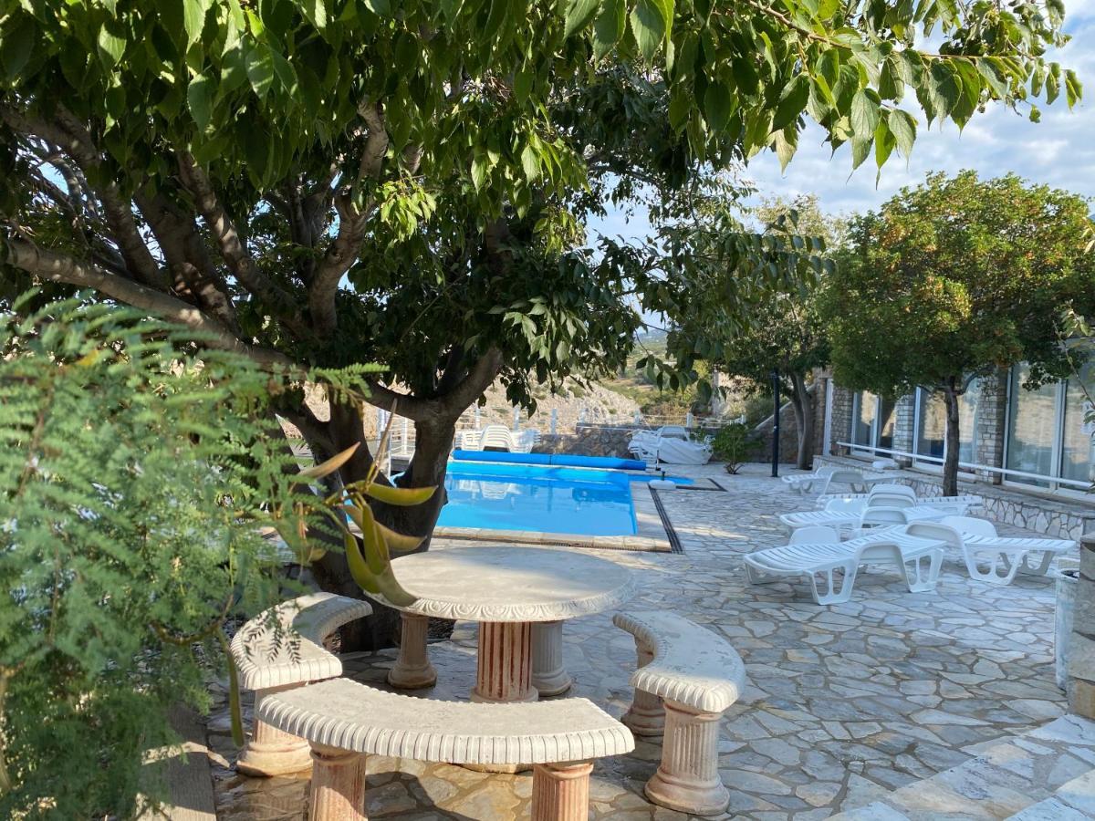 Resort Haus Toma Cesarica Eksteriør billede