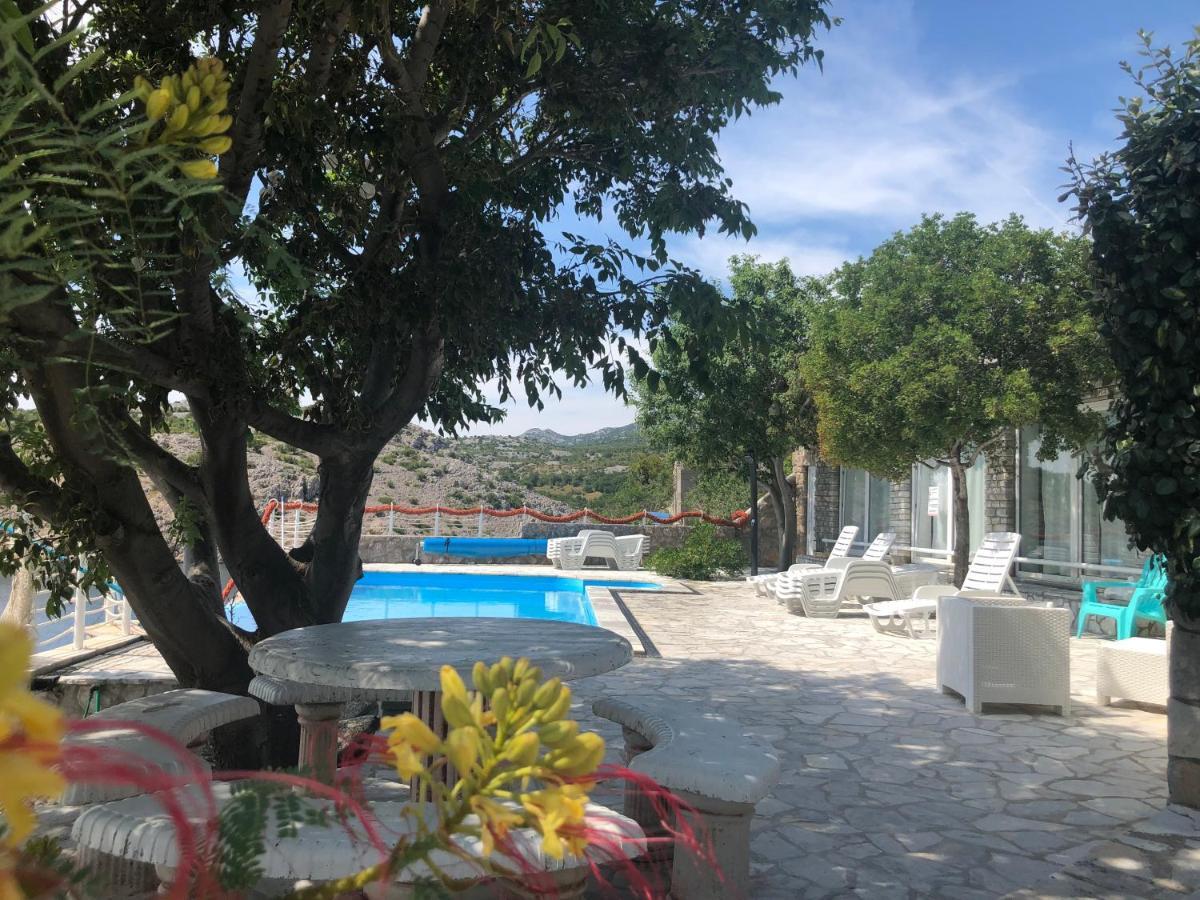 Resort Haus Toma Cesarica Eksteriør billede
