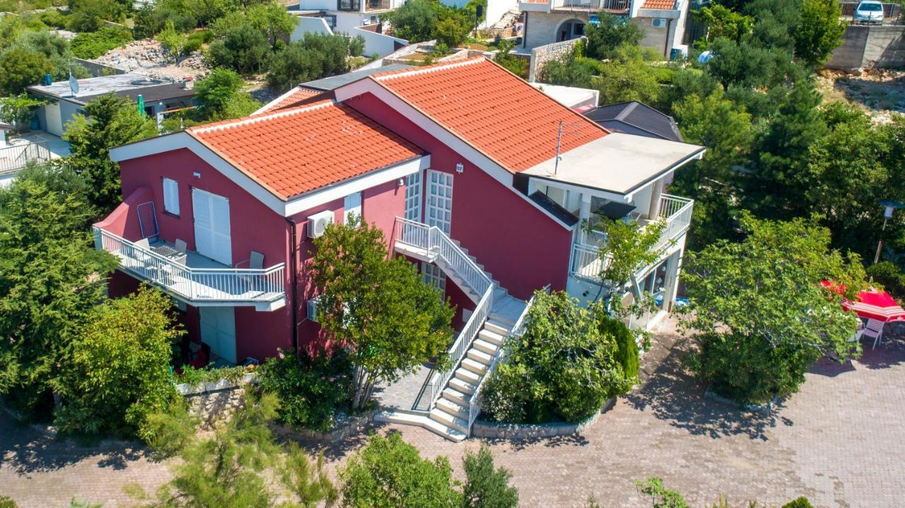 Resort Haus Toma Cesarica Eksteriør billede